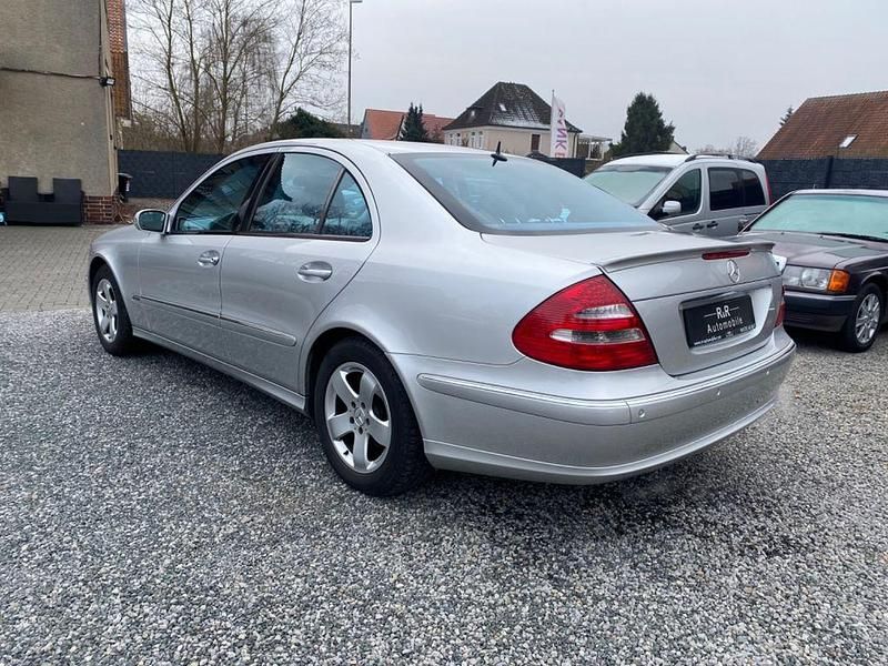 Gebraucht Mercedes E240 Avantgarde 177 PS (130 kW) 2005 Silber Limousine