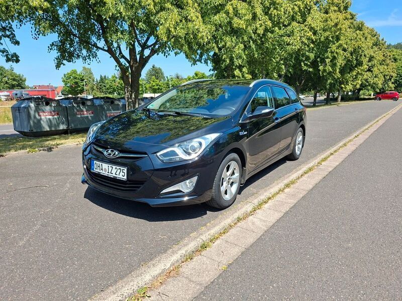 Schwarz Gebraucht 2015 Hyundai i40 Trend Limousine | 9.999 € (Fairer Preis) - Bild 1/4