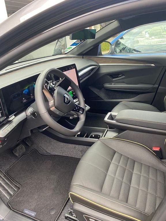 Schwarz Gebraucht 2023 Renault Megane E-Tech Iconic Limousine | 27.500 € (Superpreis) - Bild 1/4