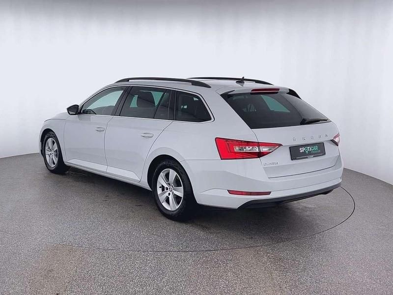 Gebraucht Skoda Superb Ambition 150 PS (110 kW) 2022 Weiß Kombi