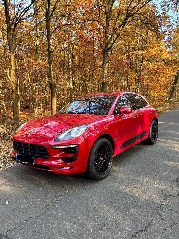 Rot Gebraucht 2018 Porsche Macan GTS SUV | 41.900 € (Superpreis) - Bild 1/4