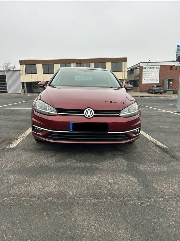 Gebraucht VW Golf VII 116 PS (85 kW) 2019 Rot Limousine