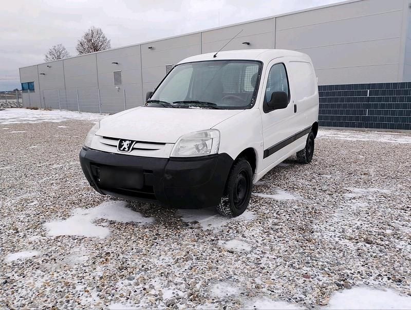 Weiß Gebraucht 2011 Peugeot Partner Van / Kleinbus | 4.699 € (Guter Preis) - Bild 1/4