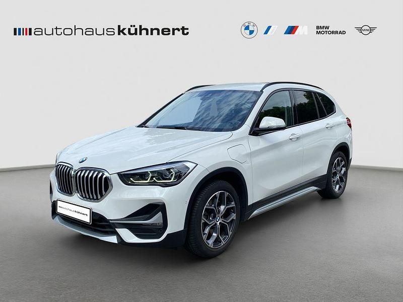 Alpinweiss iii Gebraucht 2021 BMW X1 xLine SUV | 25.845 € (Fairer Preis) - Bild 1/4