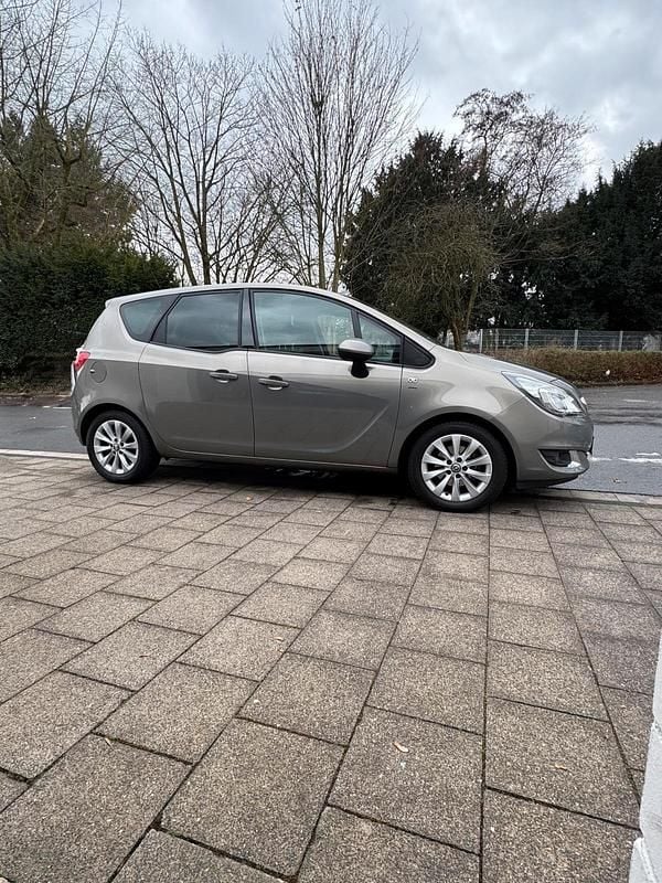Braun Gebraucht 2016 Opel Meriva drive Van / Kleinbus | 5.999 € (Guter Preis) - Bild 1/4