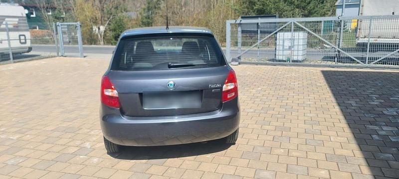 Usata Skoda Fabia 85 CV (62 kW) 2011 Argento Berlina