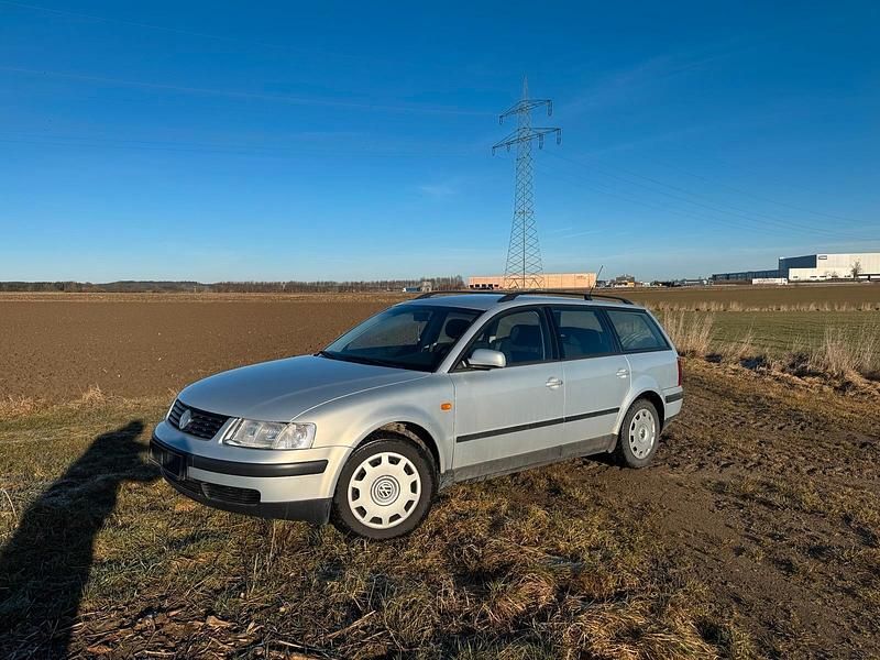 Silber Gebraucht 1997 VW Passat Kombi | 1.399 € (Fairer Preis) - Bild 1/4