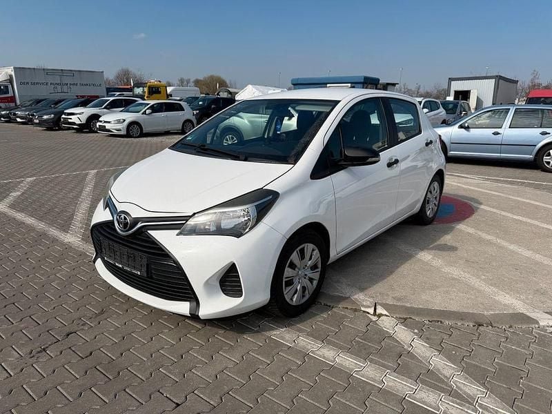 Gebraucht Toyota Yaris Basis 69 PS (50 kW) 2014 Weiß Kleinwagen