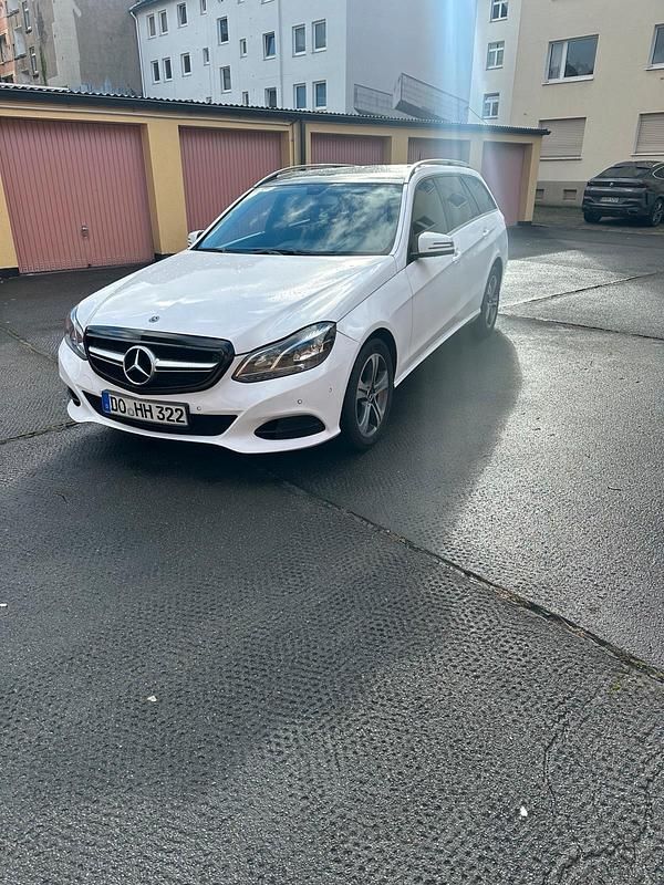Weiß Gebraucht 2014 Mercedes E200 Kombi | 6.900 € (Superpreis) - Bild 1/4