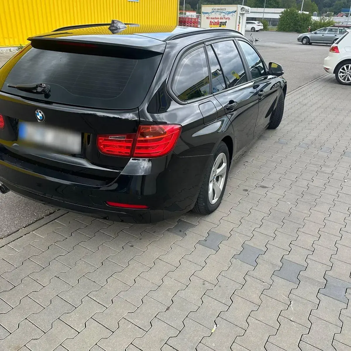 Gebraucht BMW 320 184 PS (135 kW) 2012 Schwarz Kombi