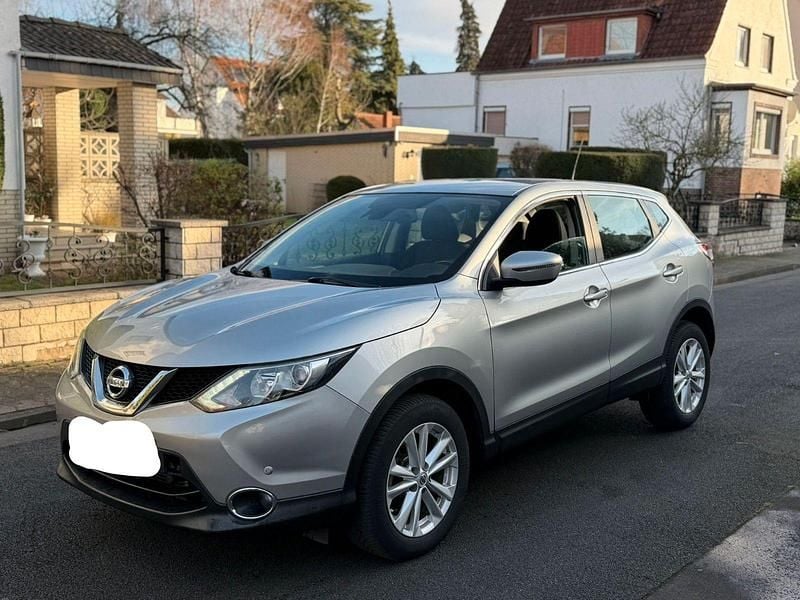 Grau Gebraucht 2015 Nissan Qashqai Acenta SUV | 7.999 € (Superpreis) - Bild 1/4
