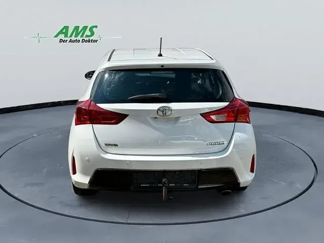 Gebraucht Toyota Auris Executive 124 PS (91 kW) 2013 Weiß Limousine