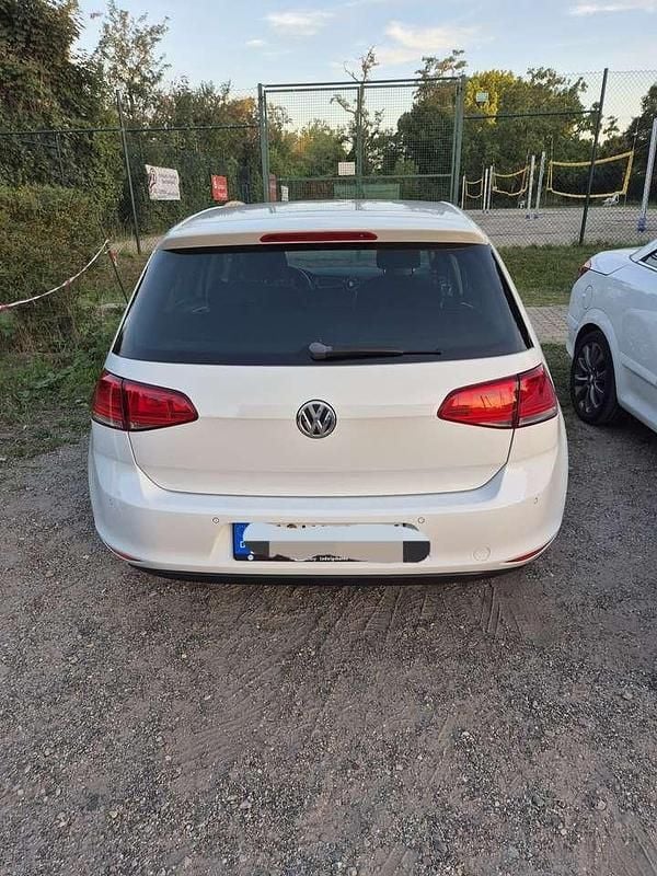 Weiß Gebraucht 2015 VW Golf VII Cup Kleinwagen | 10.300 € (Guter Preis) - Bild 1/4