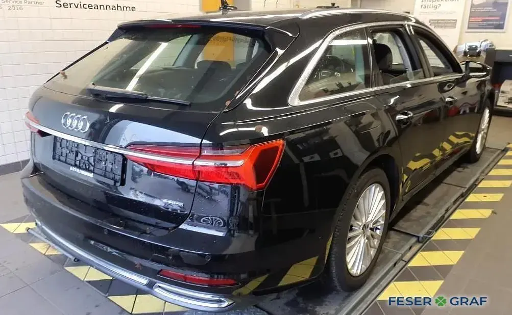 Gebraucht Audi A6 Design 265 PS (194 kW) 2023 Mythosschwarz metallic Kombi