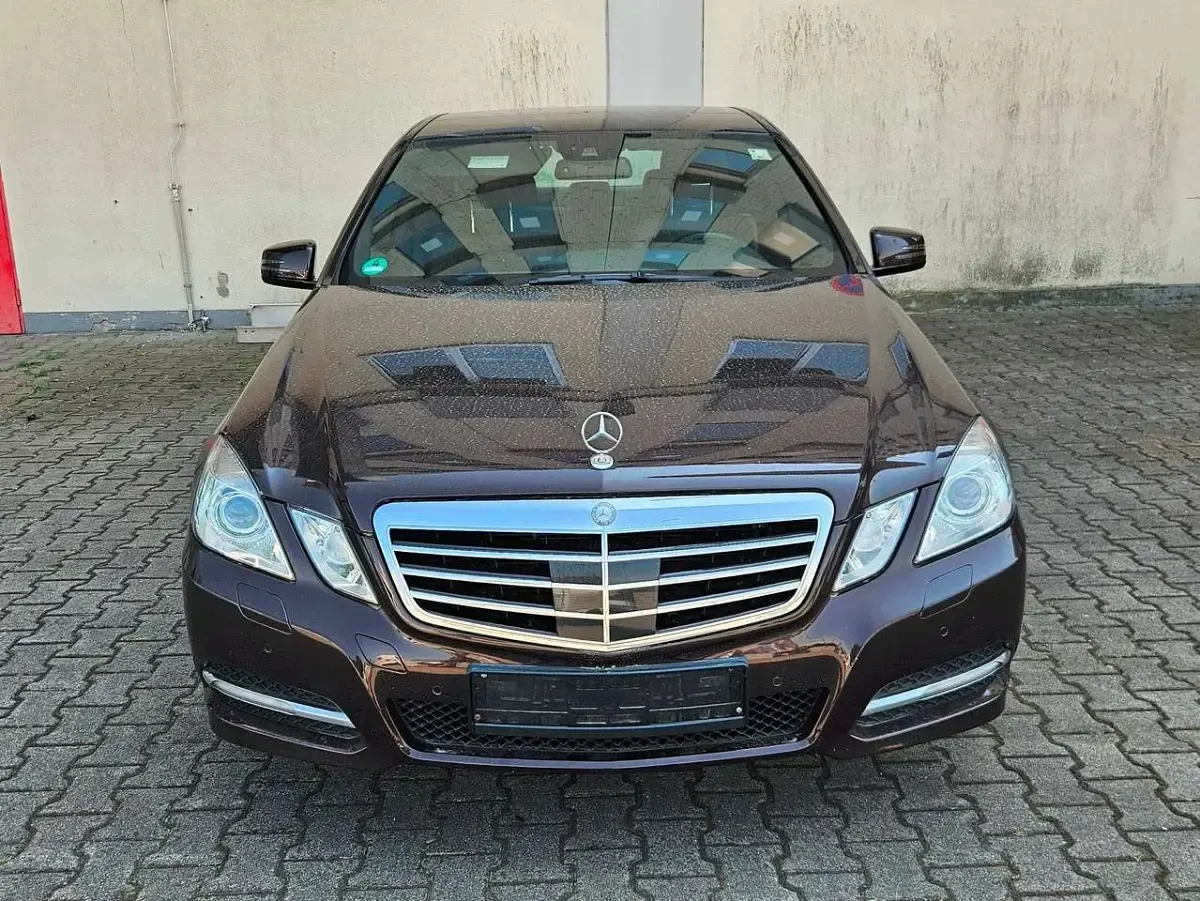 Gebraucht Mercedes E300 252 PS (185 kW) 2012 Cupritbraun  metalliclack Limousine