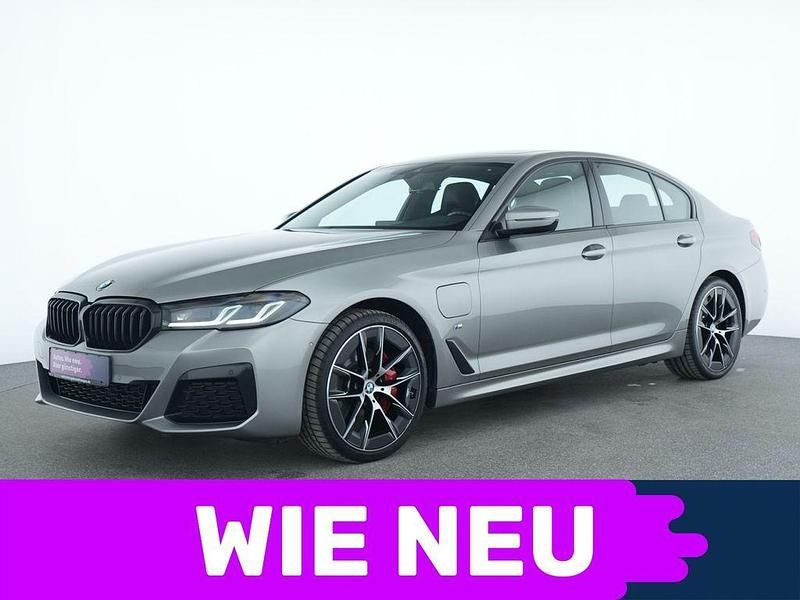 Grau Gebraucht 2020 BMW 530e M Sport Limousine | 35.555 € - Bild 1/4