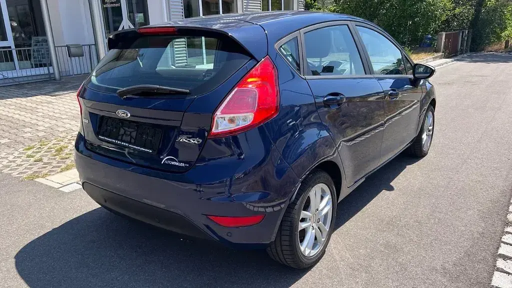 Gebraucht Ford Fiesta Trend 101 PS (74 kW) 2016 Blau Kleinwagen