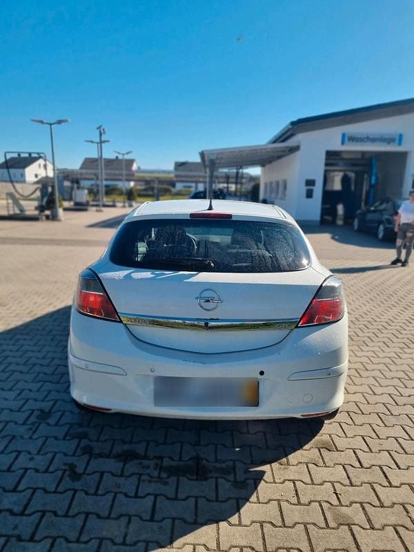 Gebraucht Opel Astra GTC 140 PS (102 kW) 2006 Weiß Coupé