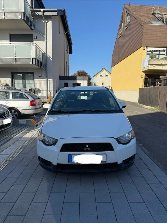 Weiß Gebraucht 2012 Mitsubishi Colt Edition Limousine | 2.800 € (Fairer Preis) - Bild 1/4