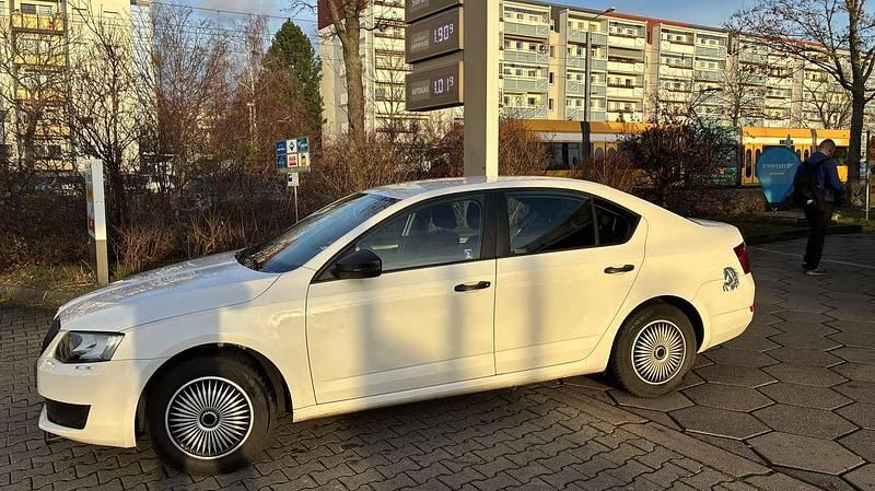 Gebraucht Skoda Octavia Active 86 PS (63 kW) 2013 Weiß Kleinwagen