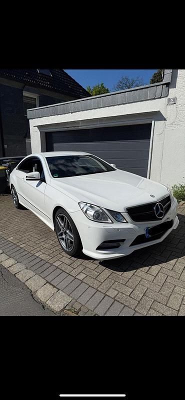 Weiß Gebraucht 2012 Mercedes E250 AMG Coupé | 9.000 € (Guter Preis) - Bild 1/4