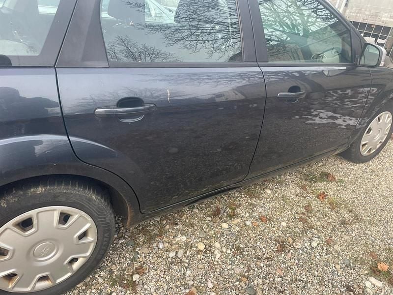 Gebraucht Ford Focus 109 PS (80 kW) 2009 Blau Kombi