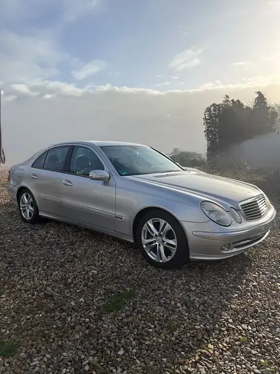 Gebraucht Mercedes E240 Avantgarde 177 PS (130 kW) 2005 Silber Limousine