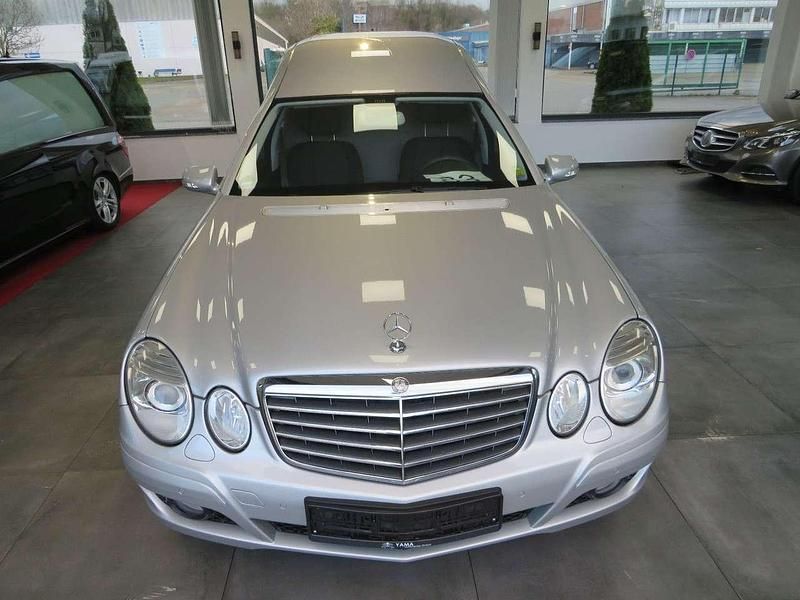 Gebraucht Mercedes E220 170 PS (125 kW) 2007 Silber Limousine