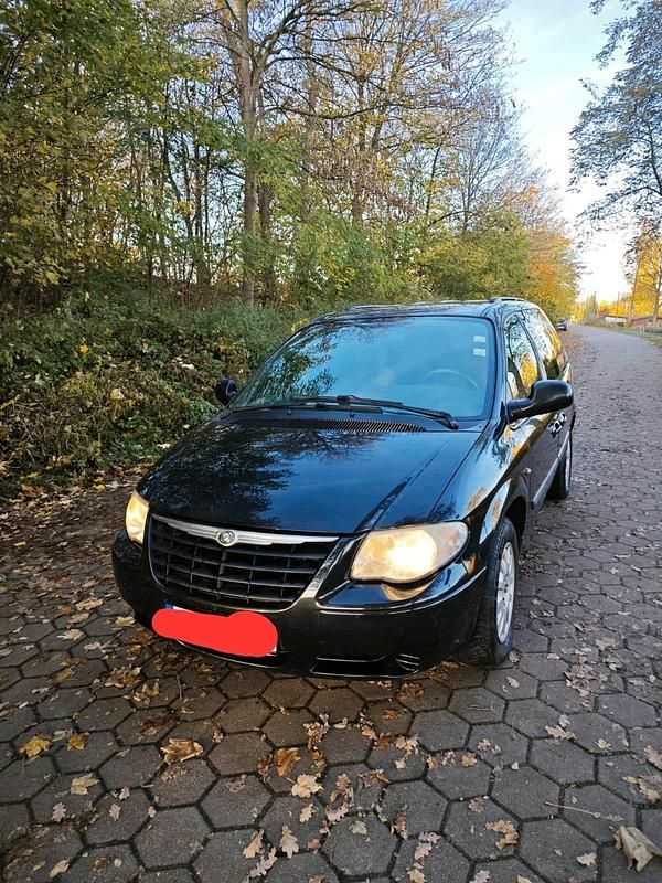 Schwarz Gebraucht 2004 Chrysler Voyager Van / Kleinbus | 1.400 € (Fairer Preis) - Bild 1/4