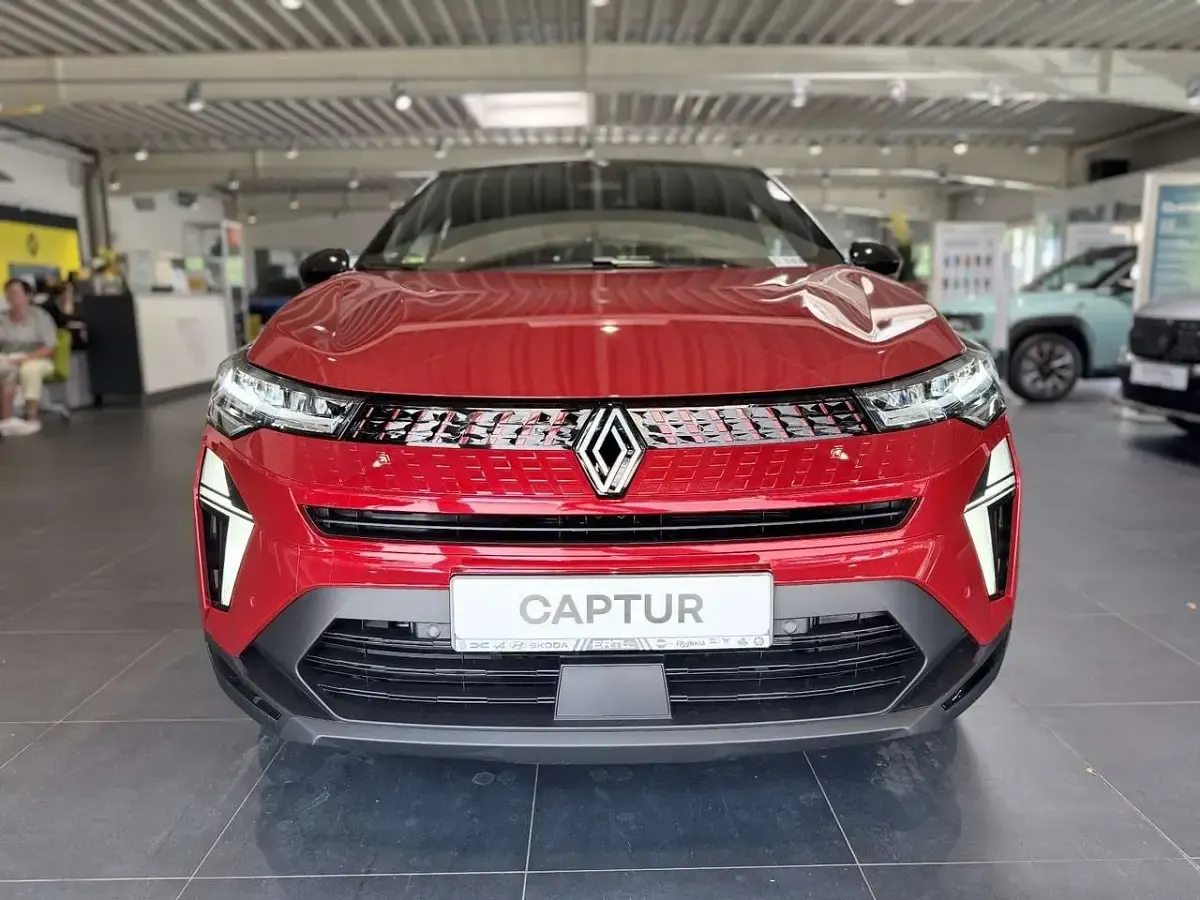 Gebraucht Renault Captur Techno 91 PS (66 kW) 2025 Dezirrot metallic, black pear SUV