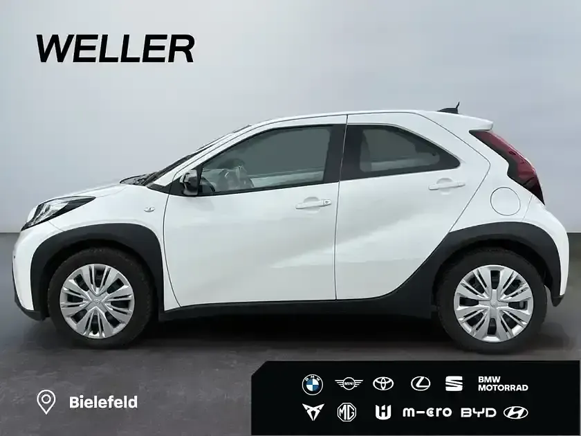 Gebraucht Toyota Aygo Play 72 PS (52 kW) 2023 Super (pure) white ii (weiss) Kleinwagen