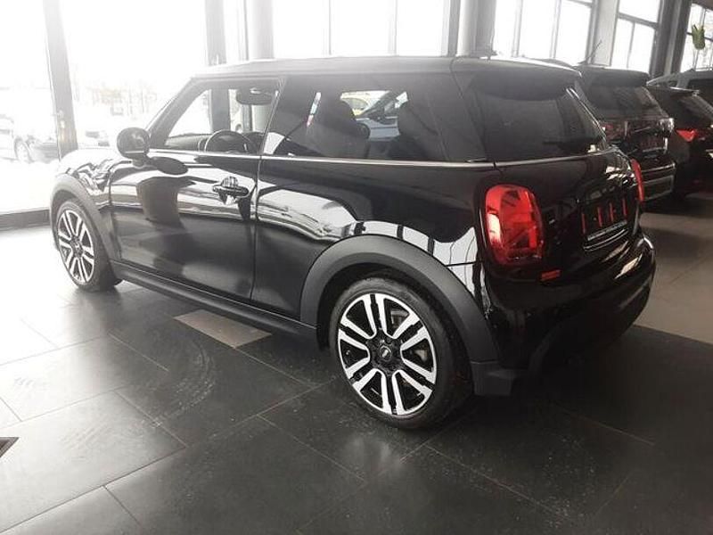 Gebraucht Mini Cooper Classic 136 PS (100 kW) 2023 Schwarz Kleinwagen
