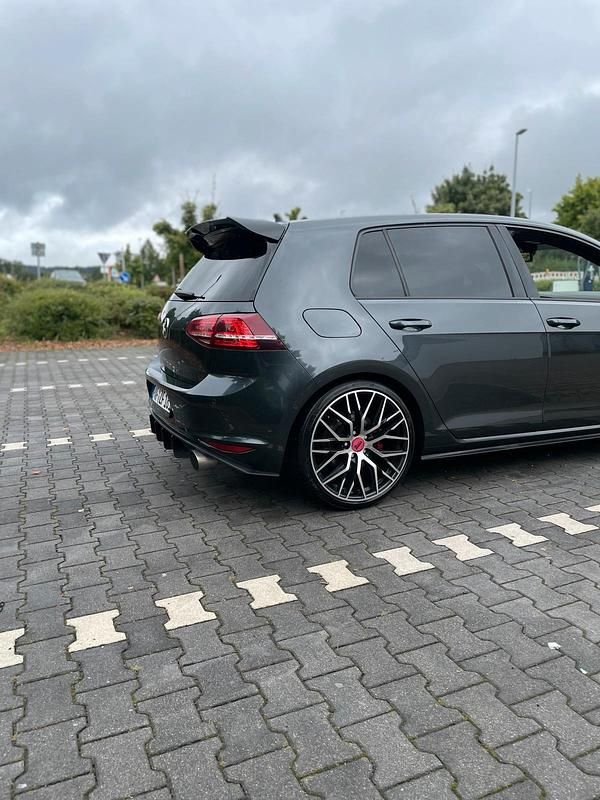 Grau Gebraucht 2014 VW Golf VII GTI Limousine | 14.200 € (Etwas zu teuer) - Bild 1/4
