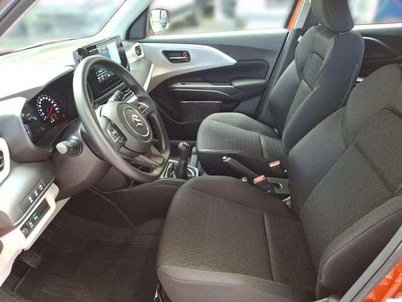 Neu Suzuki Swift Club 82 PS (60 kW) 2025 Orange (flame orange met.) Kleinwagen