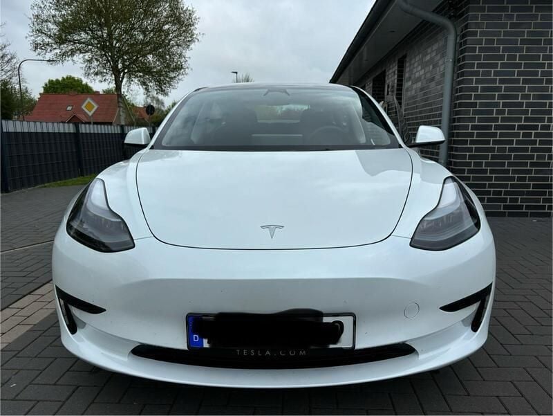 Gebraucht 2023 Tesla Model 3 Standard Range Plus Limousine | 27.000 € (Superpreis) - Bild 1/4