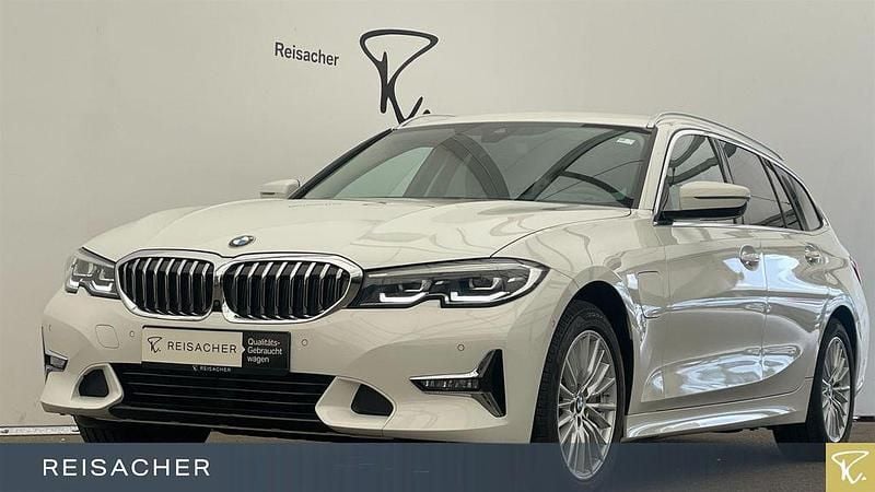 Alpinweiss Gebraucht 2021 BMW 330e Luxury Line Kombi | 28.990 € (Fairer Preis) - Bild 1/4