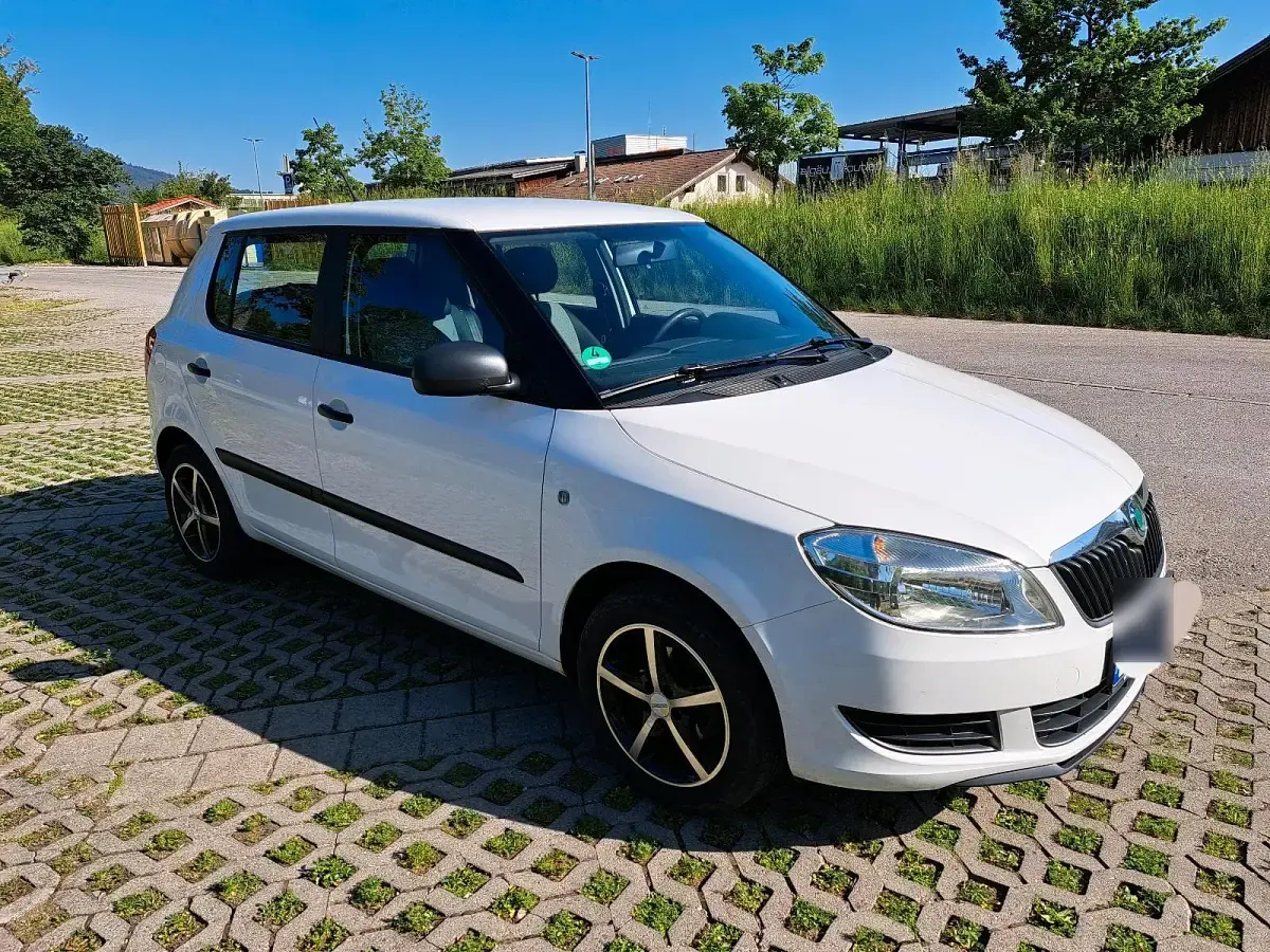 Gebraucht Skoda Fabia 69 PS (50 kW) 2012 Weiß Kleinwagen