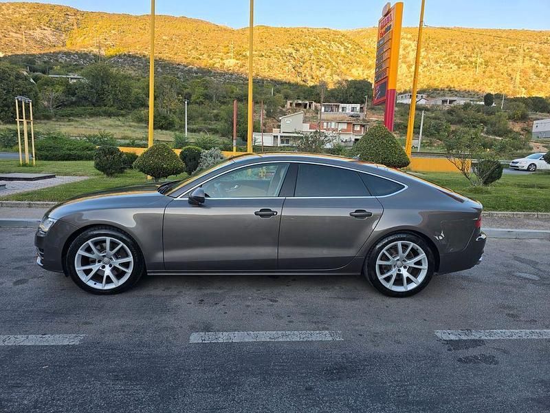 Braun Gebraucht 2011 Audi A7 Sportback Kleinwagen | 12.900 € (Etwas zu teuer) - Bild 1/4