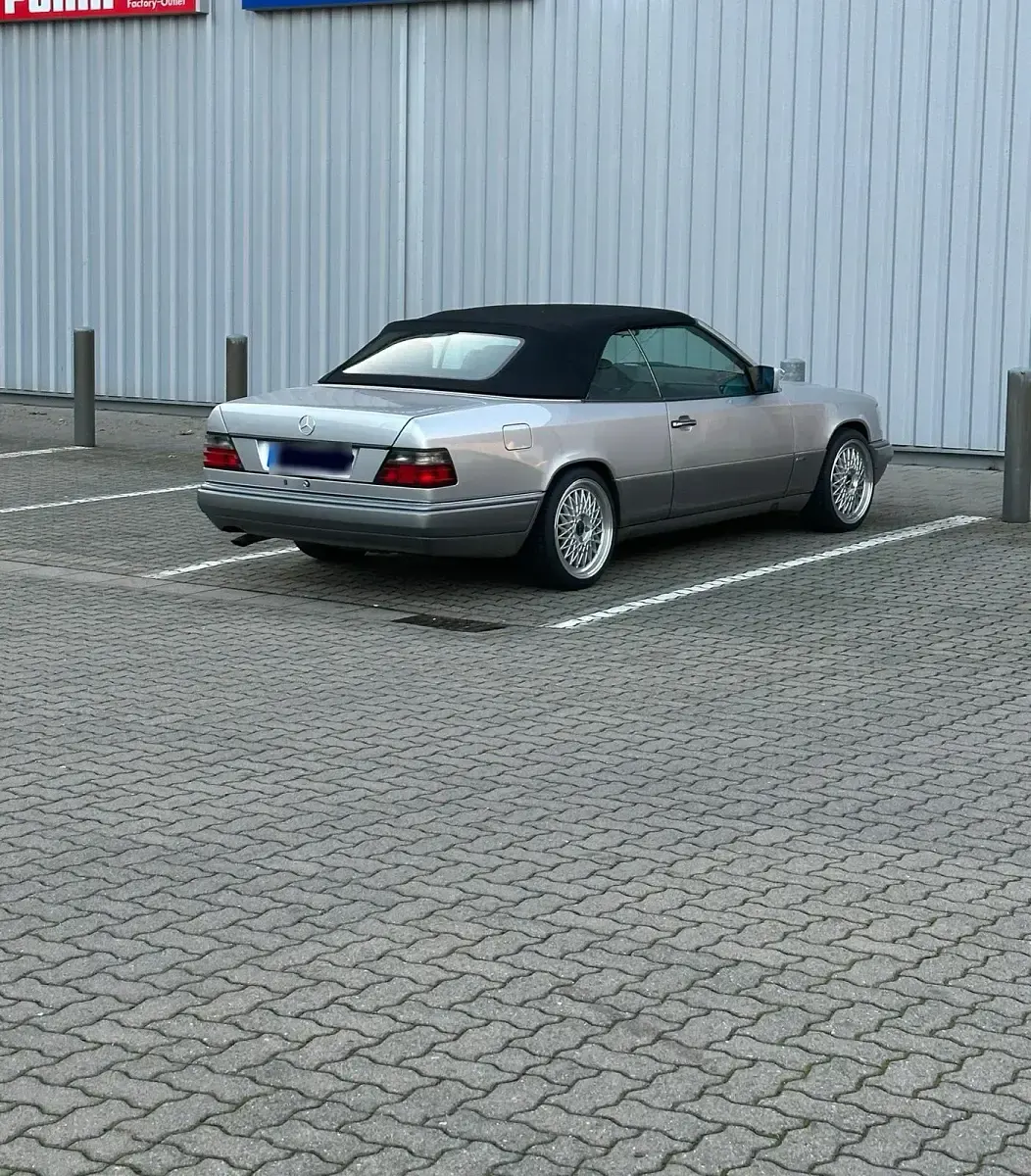 Gebraucht Mercedes E220 150 PS (110 kW) 1994 Silber Cabrio