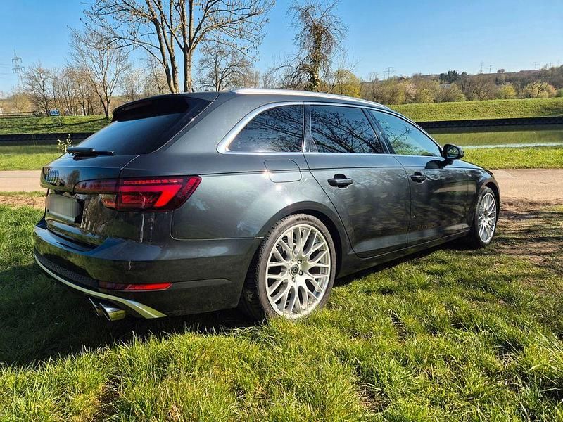 Gebraucht Audi A4 Sport 190 PS (139 kW) 2016 Grau Kombi