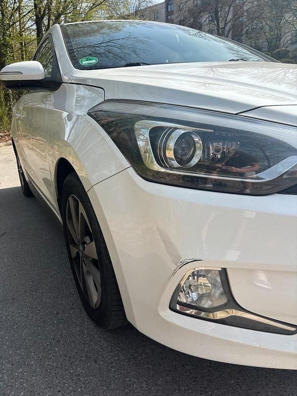 Gebraucht Hyundai i20 75 PS (55 kW) 2017 Weiß