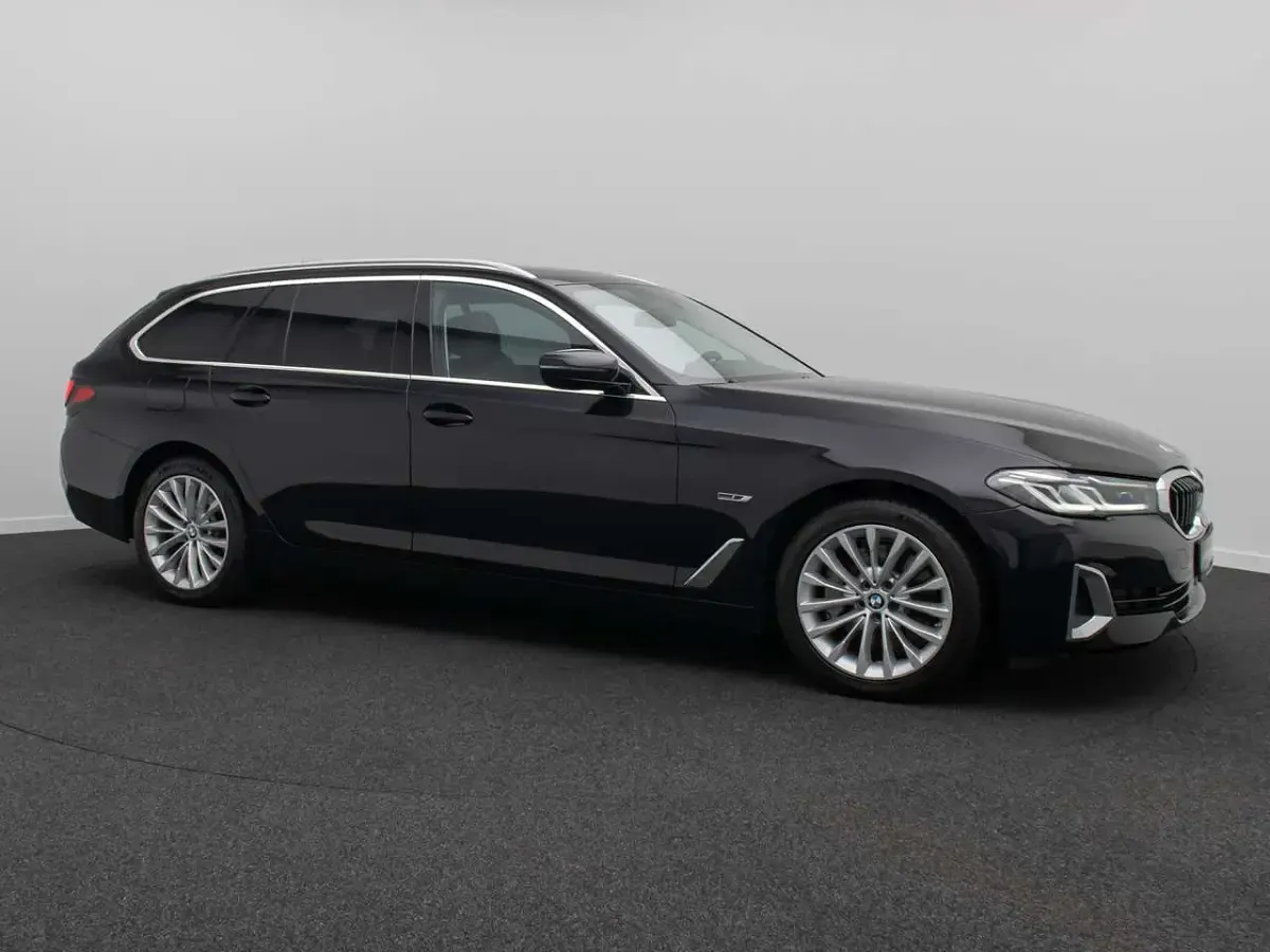 Gebraucht BMW 530 Luxury Line 292 PS (214 kW) 2022 Saphirschwarz  475 Kombi