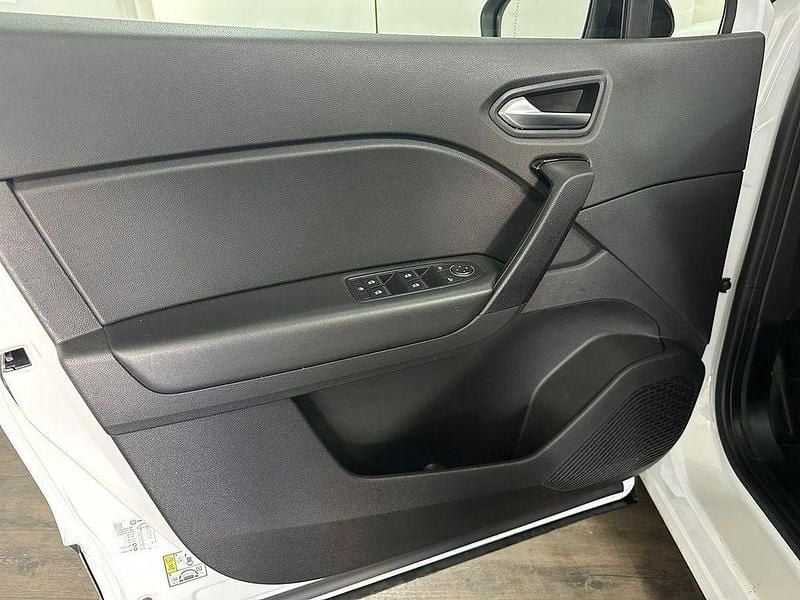 Second-hand Renault Captur Evolution 140 CP (102 kW) 2022 Alb SUV