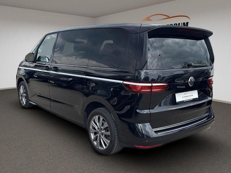 Gebraucht VW Multivan Style 150 PS (110 kW) 2023 Schwarz Van