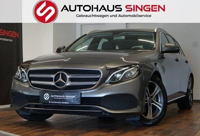Grau metallic Gebraucht 2018 Mercedes E200 Avantgarde Kombi | 26.989 € (Fairer Preis) - Bild 1/4
