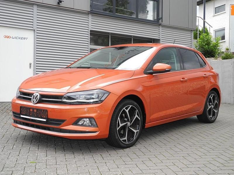Energetic orange metallic Gebraucht 2017 VW Polo Highline Limousine | 13.700 € (Fairer Preis) - Bild 1/4