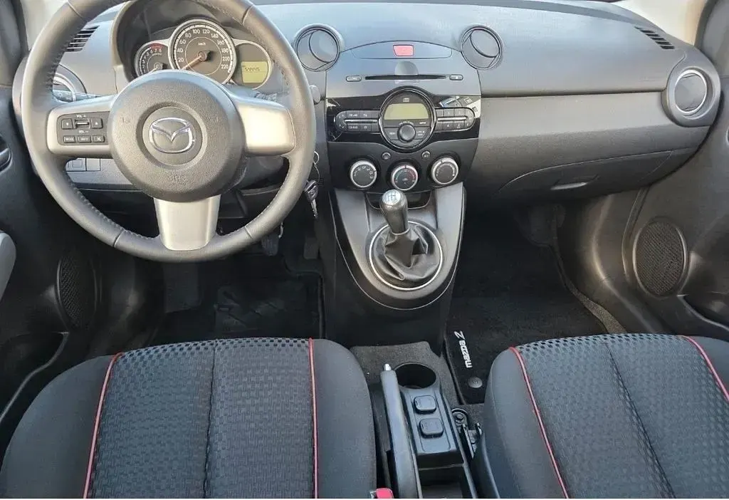 Gebraucht Mazda 2 Center-Line 84 PS (61 kW) 2011 Grau Kleinwagen