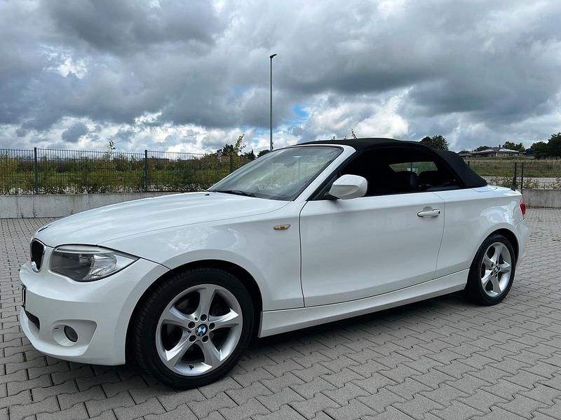 Weiß Gebraucht 2013 BMW 118 Cabriolet Cabrio | 9.900 € (Fairer Preis) - Bild 1/4