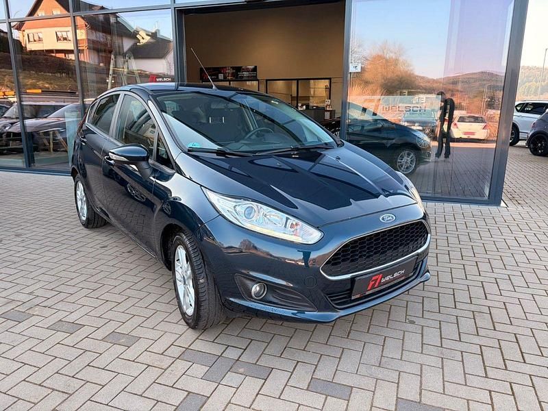 Gebraucht Ford Fiesta Celebration 101 PS (74 kW) 2017 Blau Kleinwagen
