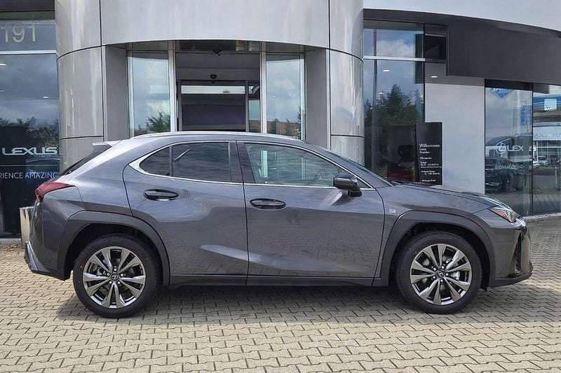 Neu Lexus UX 300h Sport Design Packet 199 PS (146 kW) 2026 Obsidiangrau SUV